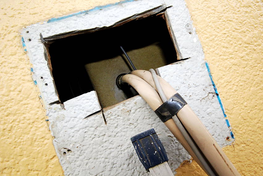 外側から見た浴槽循環アダプター