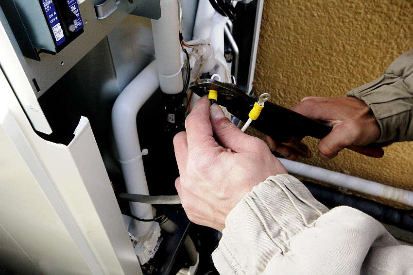 圧縮端子の取り付け