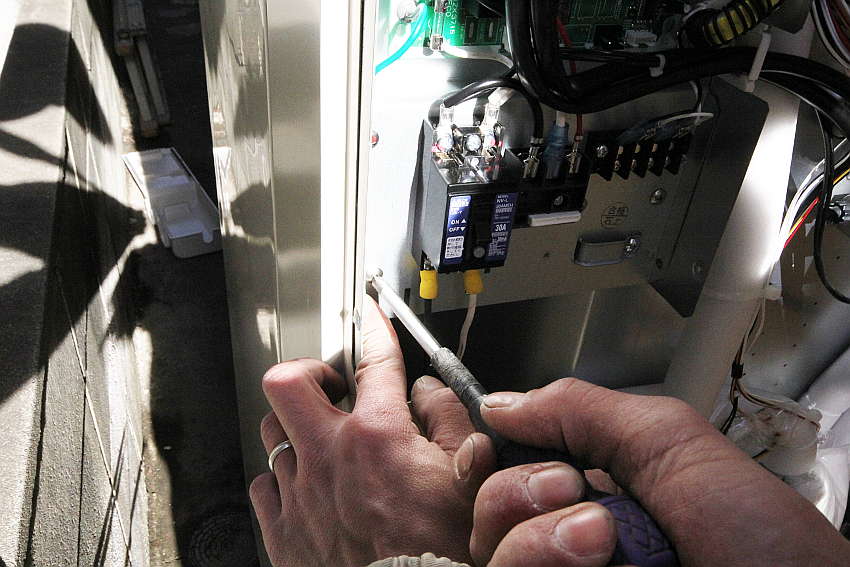 アース線の取り付け