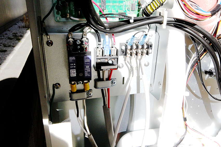 電源コード取り付け完了