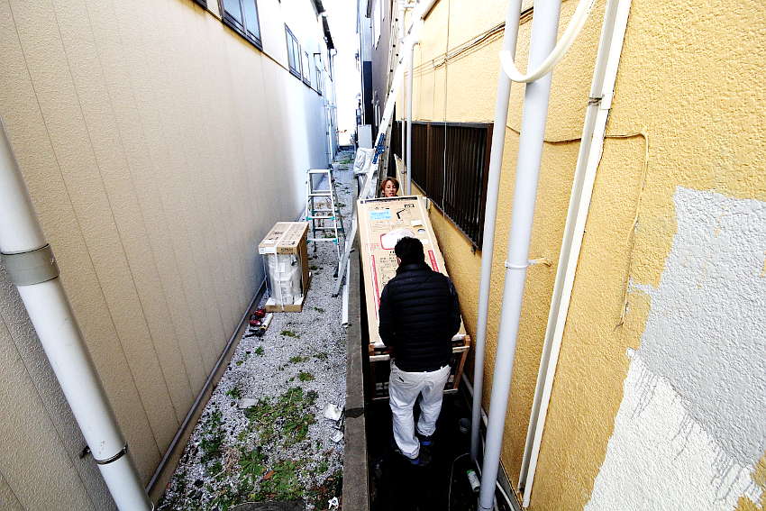 設置位置まで運び込み