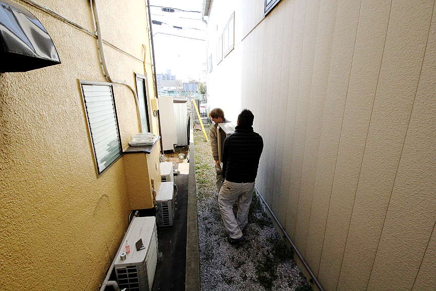 ヒートポンプユニット運び出し