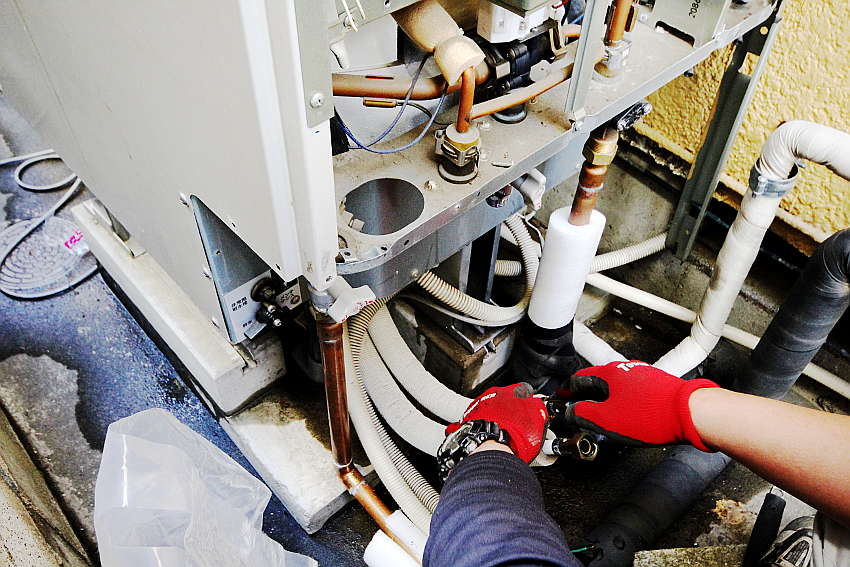 排水にお湯が抜けている