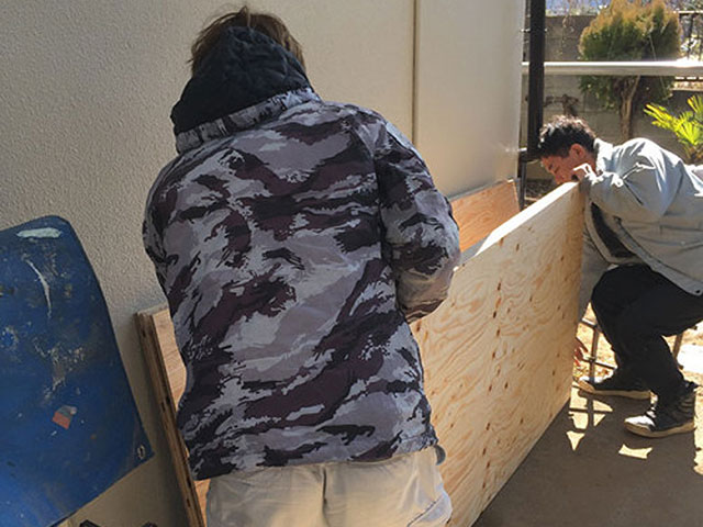 下地材(野地板)の運び込み