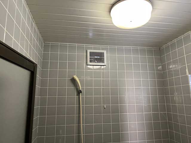 工事前のタイル風呂