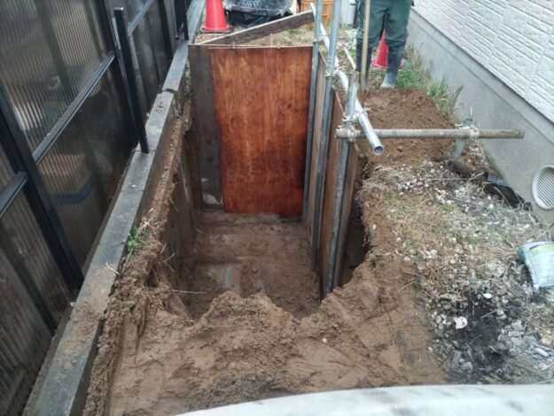 擁壁周辺の掘削作業